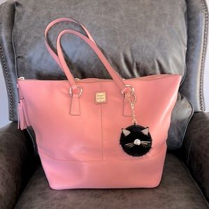 Gently used Dooney & Bourke Tobi tote in pink saffiano leather!! Smoke free home
